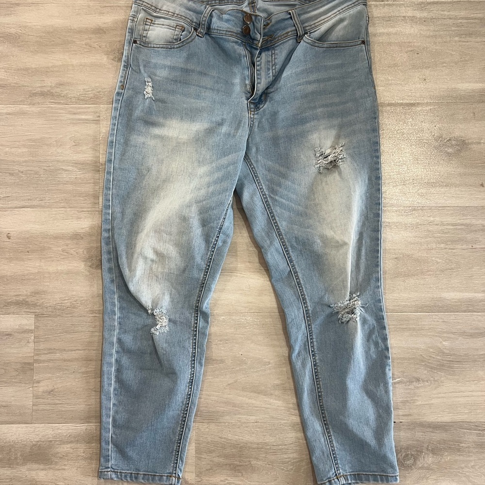 Women's Light Blue Distressed Jeans Capris size 14